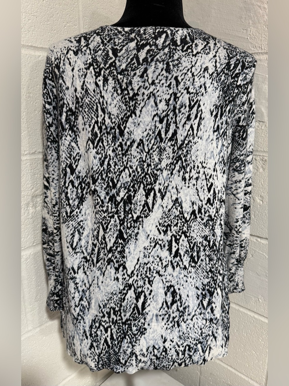 Dana Buchman Black White Snakeskin Print Button Front Knit Cardigan L - Picture 4 of 6